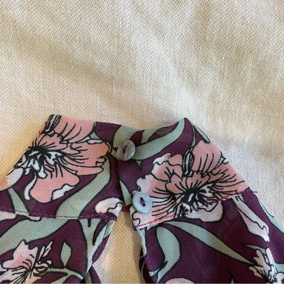 Floral wavy crop top with open back and slit in front - Picture 7 of 9